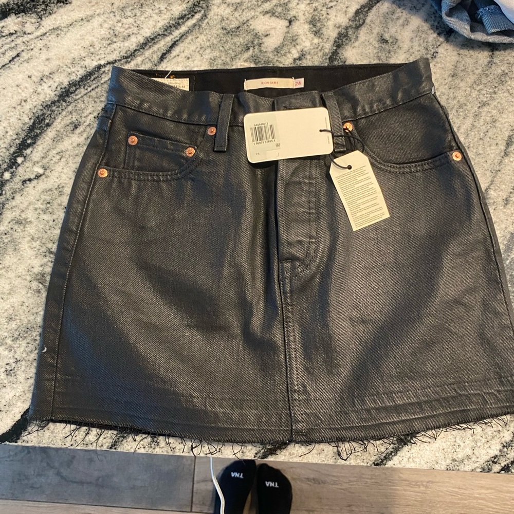 Levi iconic skirt in 24